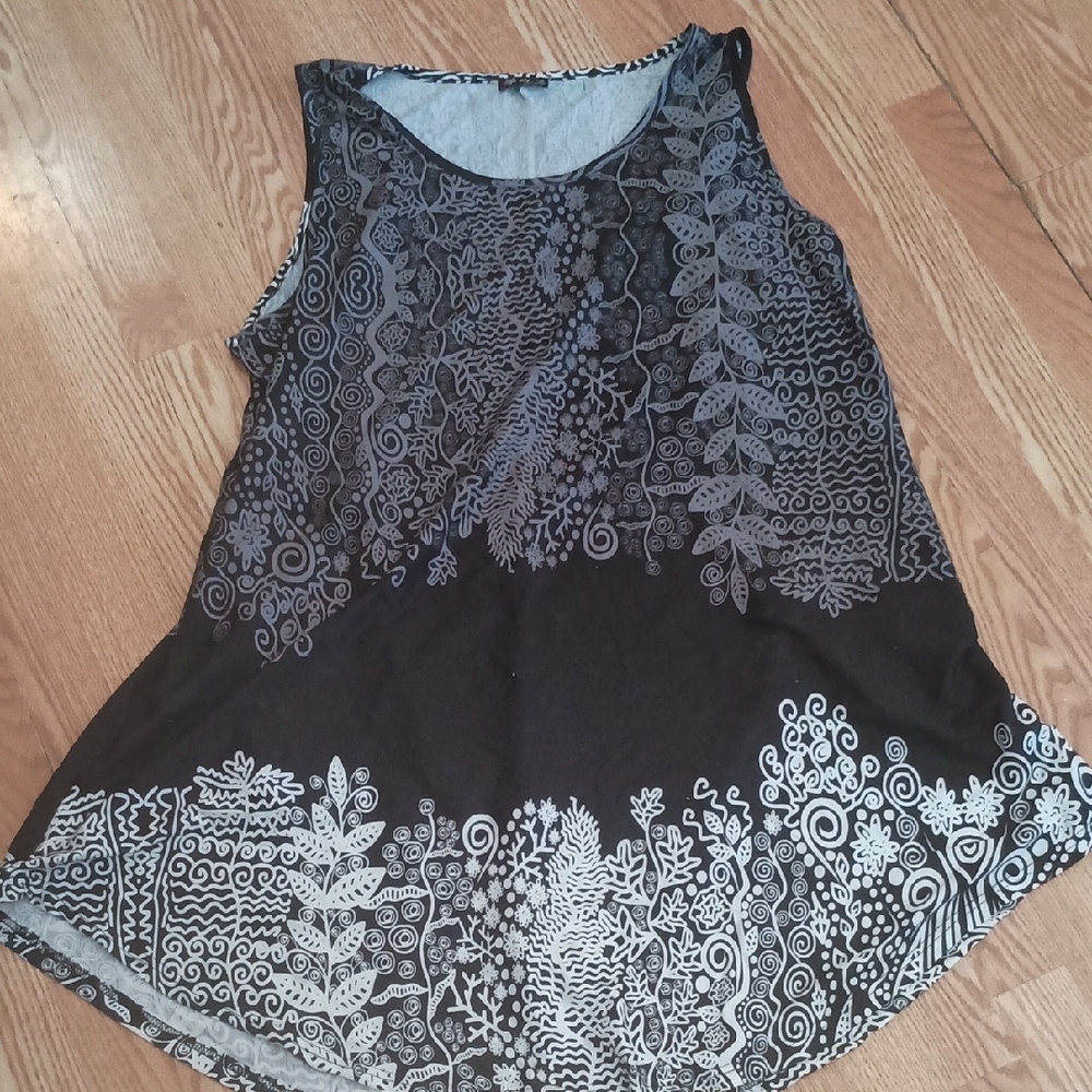 Women's Black and Gray Patterned Top
